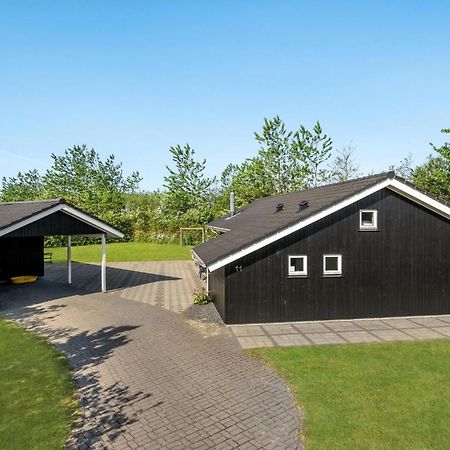 Cozy Home In Tarm With Kitchen Exteriör bild