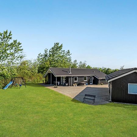 Cozy Home In Tarm With Kitchen Exteriör bild