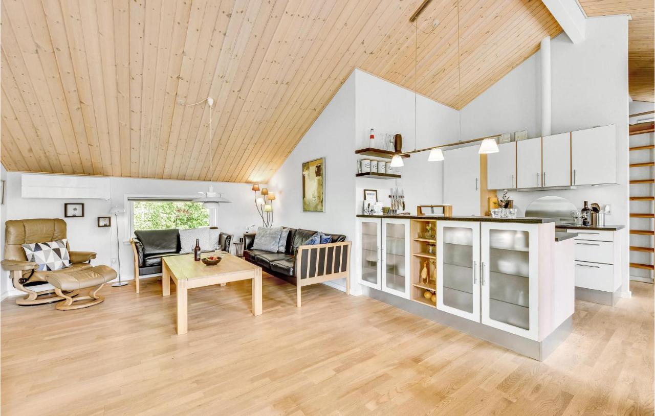 Cozy Home In Tarm With Kitchen Exteriör bild