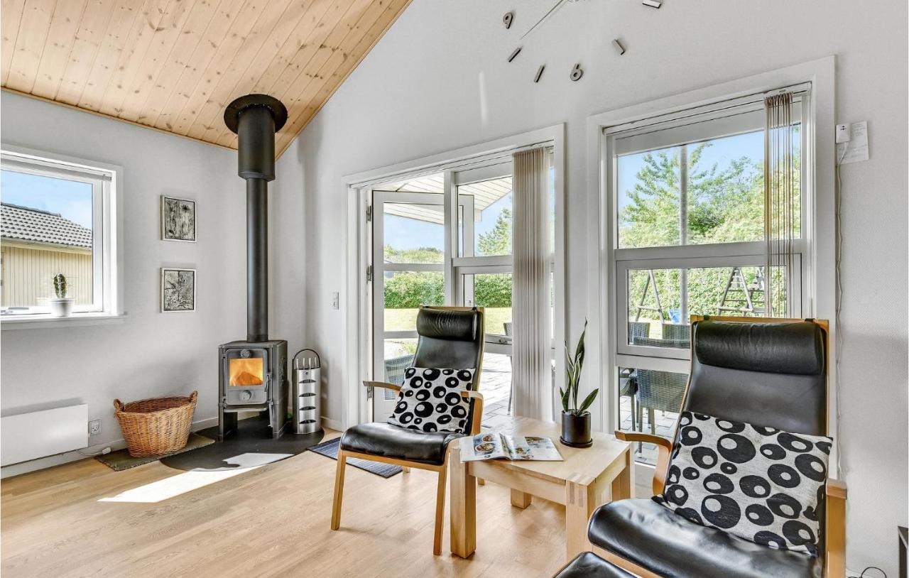 Cozy Home In Tarm With Kitchen Exteriör bild