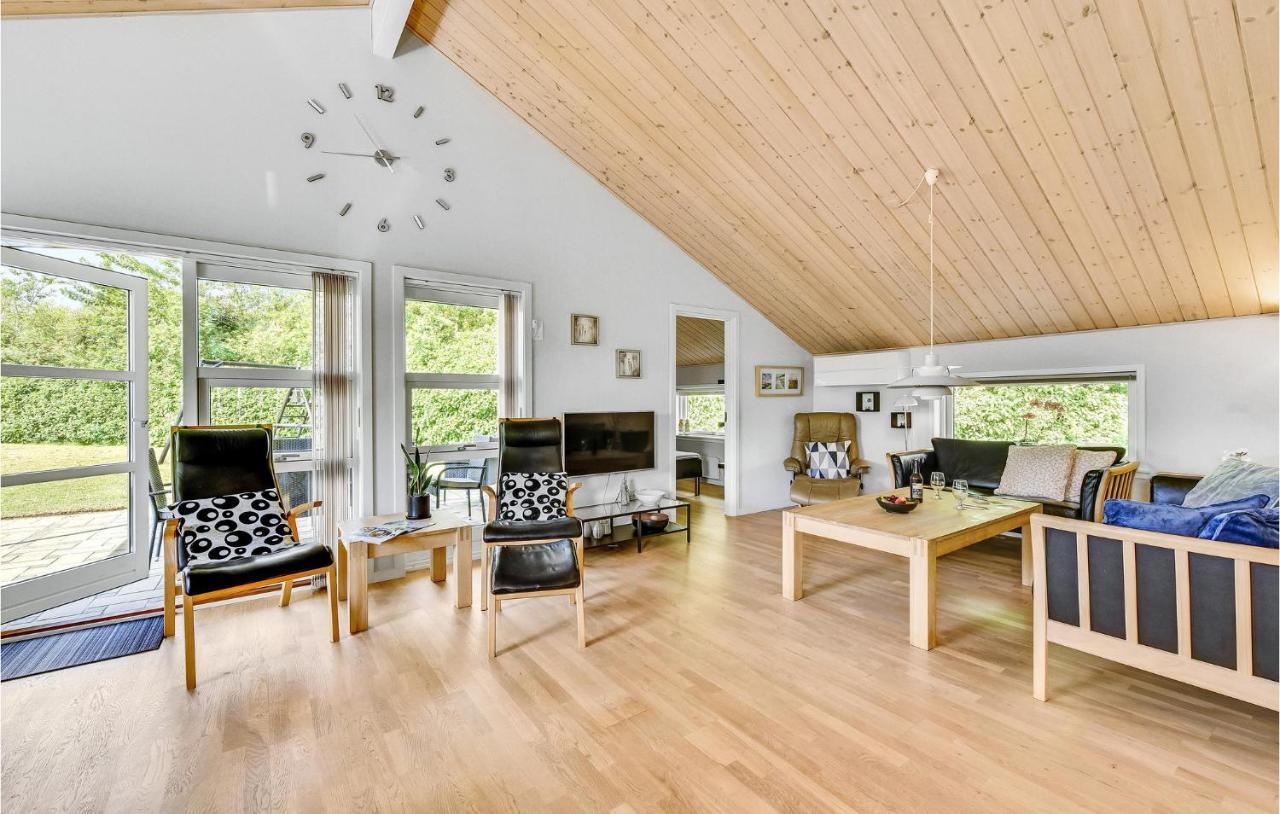 Cozy Home In Tarm With Kitchen Exteriör bild