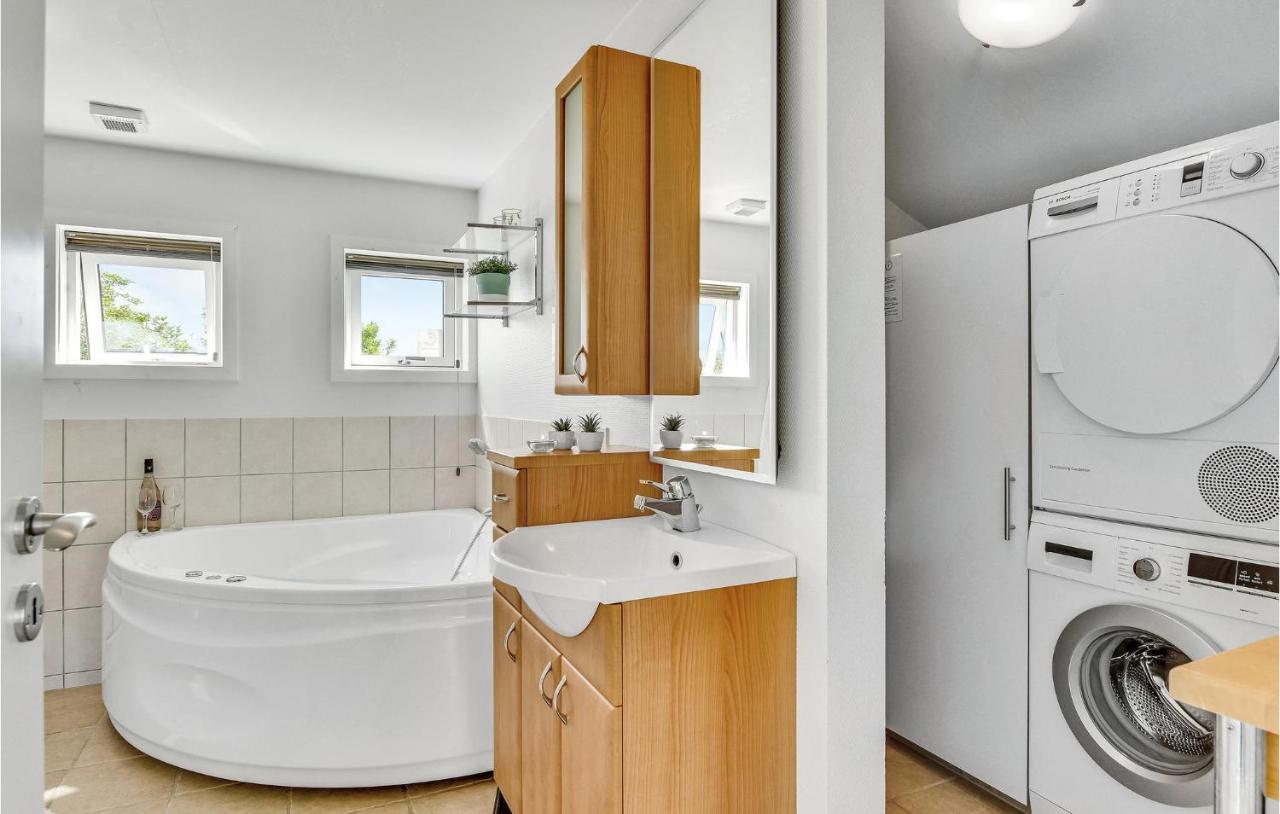 Cozy Home In Tarm With Kitchen Exteriör bild