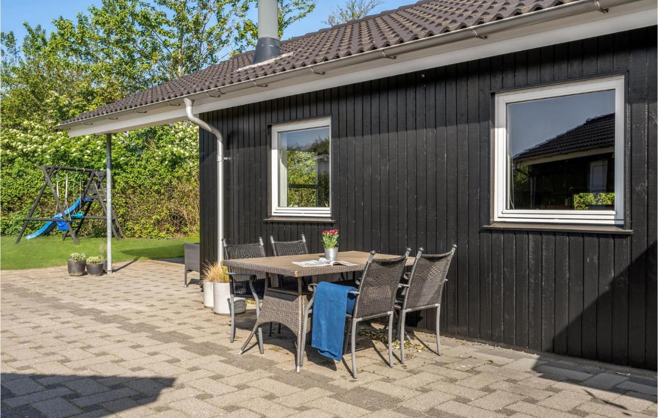 Cozy Home In Tarm With Kitchen Exteriör bild