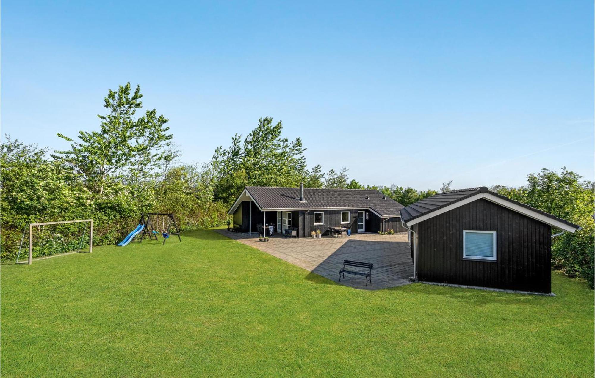 Cozy Home In Tarm With Kitchen Exteriör bild