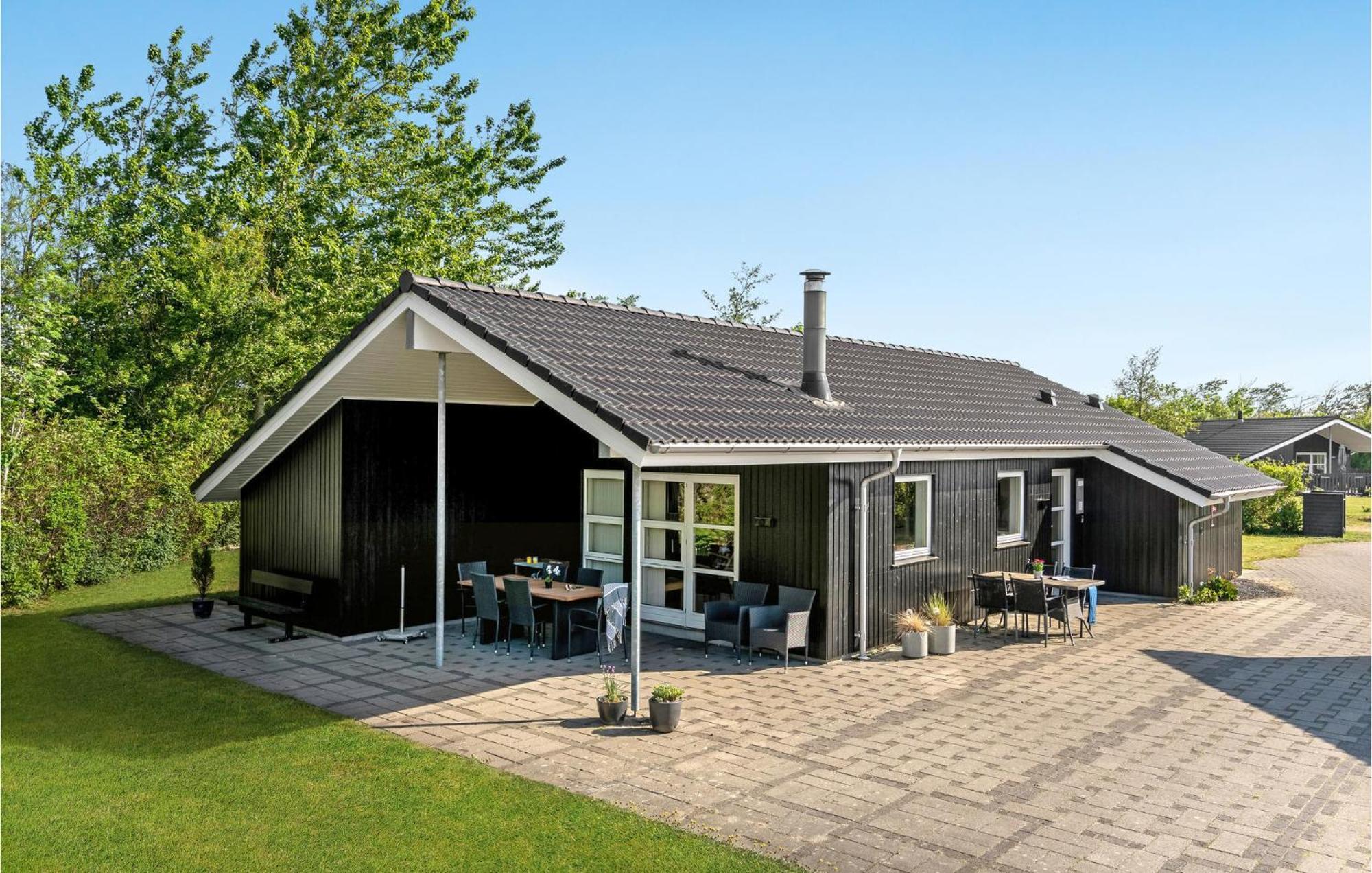 Cozy Home In Tarm With Kitchen Exteriör bild